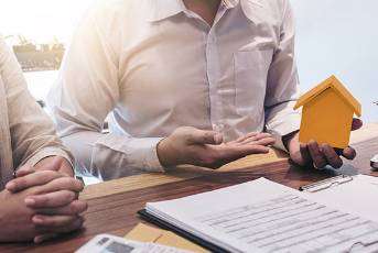 How is the interest rate calculated for a bank loan?